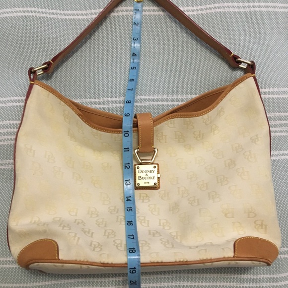 Dooney & Bourke EUC RARE Slouch Pristine Ivory/Cream Bag Beautiful Gold Hardware - Picture 8 of 16
